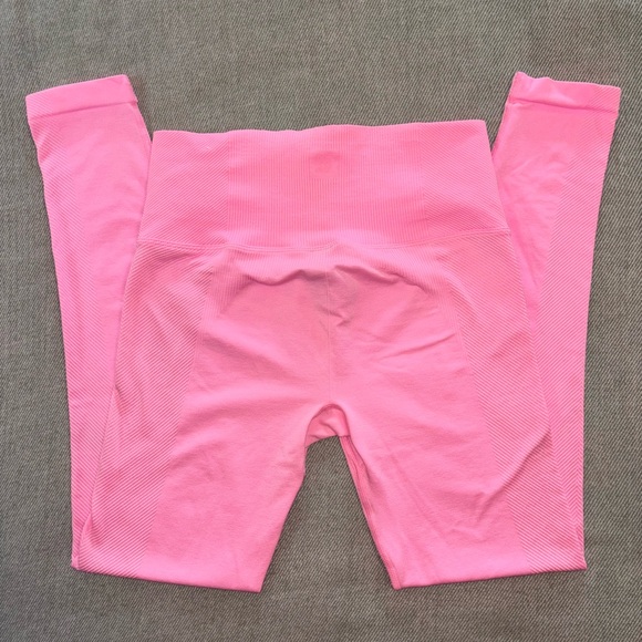 Pink All In Motion Leggings🩷 - Picture 2 of 5